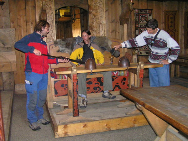 Ota si užívá jako vikingský kapitán