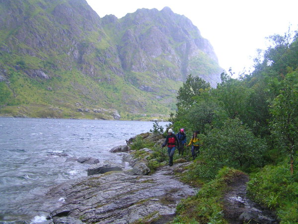 Dramatická cesta okolo jezera Å