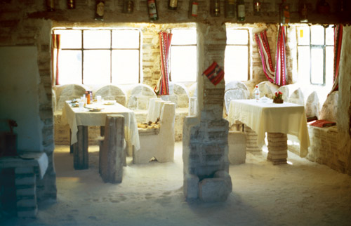 Hotel Playa Blanca je postaven celý ze soli. Však v něm také noc stojí prý 25 doláčů. Zajímavý počin, ale bydlet bych tam nechtěl.