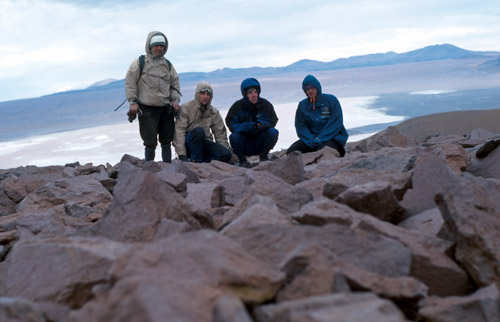 Vrcholové foto (možná 5000 metrů:-), zleva Alfons, Hlad, Diki, Krup.