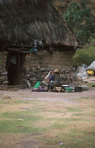 Zde už se místní chopili podnkatelské příležitosti a prodávají gringům lapajícím po dechu CocaColu.