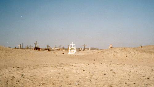 Novodobý hřbitůvek v poušti - scéna jak z Limonádového Joea.