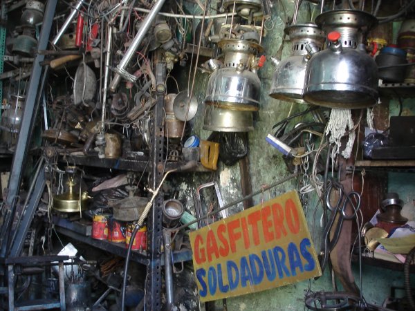 Přišli jsme o Primus, a tak se pokoušíme sehnat nový vařič. Tady jsme objevili dost podobný, ale bohužel prodavač měl dovolenou.