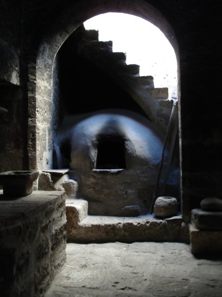 Kuchyňka v garsonce jeptišky.