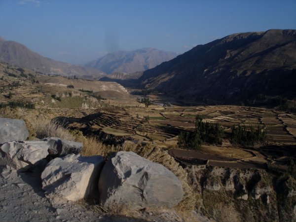 Ráno cestou do Colca Caňonu. Škoda, že pospíchápe na kondory a nemůžeme se zdržet.