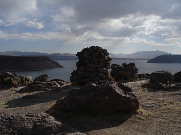 Ten ostrůvek na jezeře, to by bylo hezký místo na nocování...