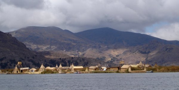 Plovoucí ostrovy Uros.