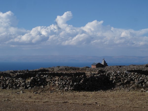 Kostelík na Amantani.