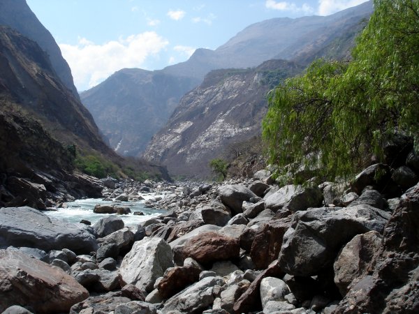 Koupačka v Apurimacu je v tom pařáku opravdový požitek.