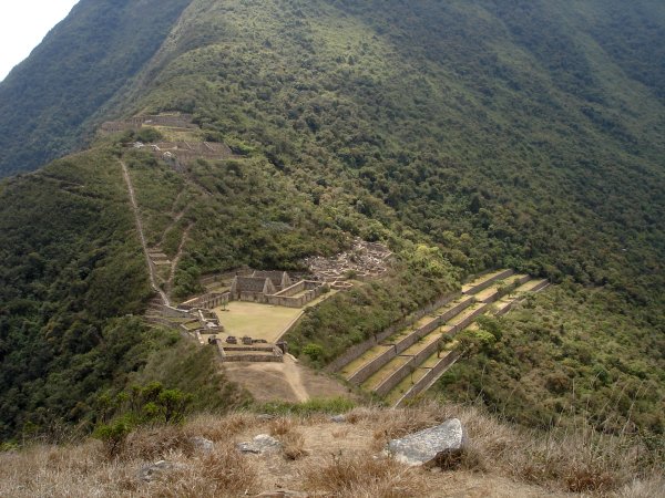 Choqueqirao, jinak než dvoudenním pochodem přes hory se sem dostat nedá.
