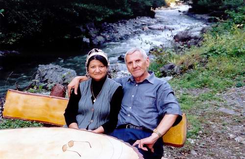 On je Kurd a ona Arménka. Chtěli zaslat poštou Alfonsovu zubní pastu...