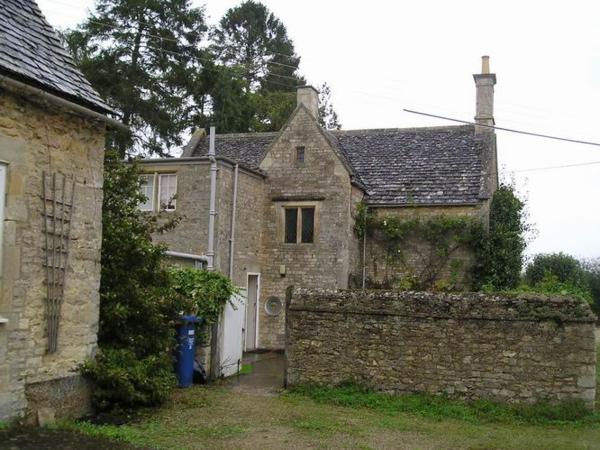 Takhle vypadá domek, ve kterém bydlím/This is the house I live in