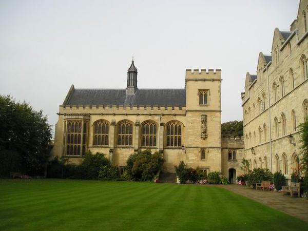 Její hlavní (hodovní) síň zvenku/The college´s hall, site of all its ceremonialities