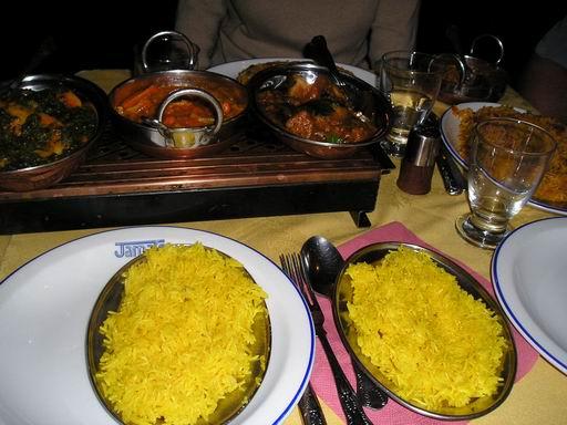 Tohle jsem jedla já. Strašně to pálilo, ale bylo to dobrý./ My very spicy dinner