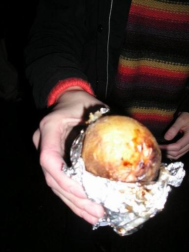 Christoph nás přinutil opékat brambory/Christoph´s infamous hot potatoes