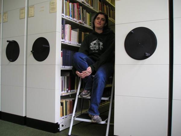 Druhá slečna knihovnice v jedné ze sbírek/In one of the collections