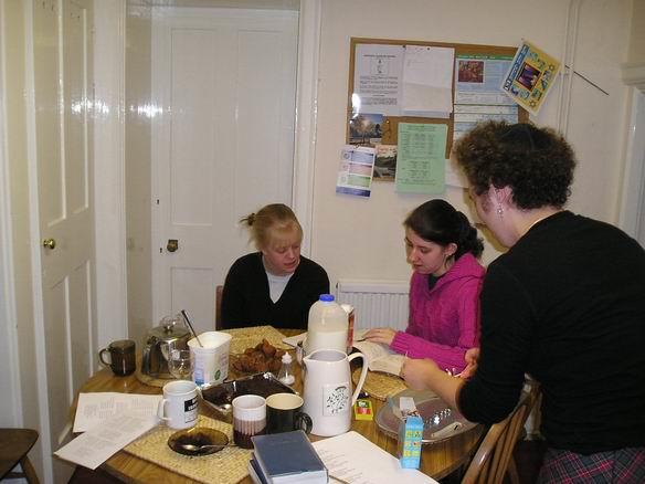 Další várka hostí (Kelly a Esther)/Another load of hanukah guests (Kelly and Esther)