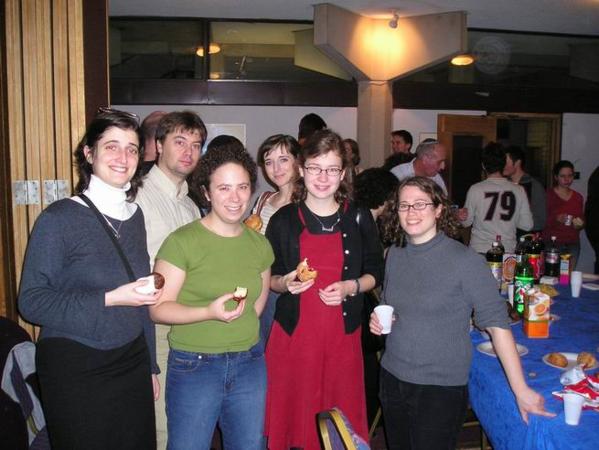 Na večírku s koblihami u Eliho/Eli´s first night doughnut party