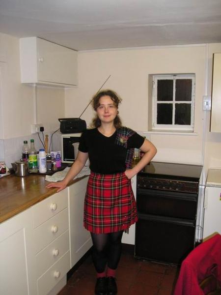 Lena se vydává na večer skotské kultury/Lena before her Scottish night