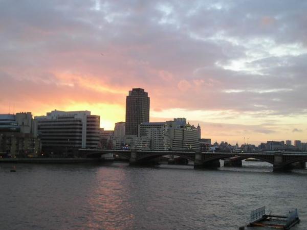 West End za soumraku/West End at dusk