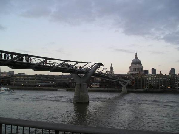 Most Milénia/Milenium Bridge