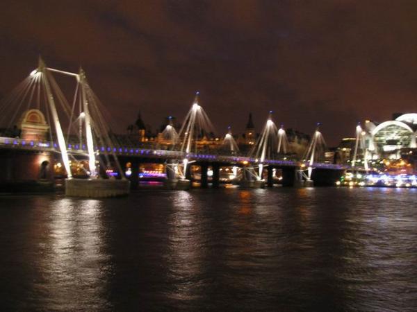 Rozmazaný Hungerford Bridge/Unfocused Hungerford Bridge
