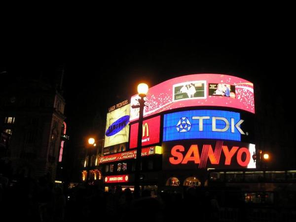 A nakonec Piccadilly Circus/ Piccadilly Circus