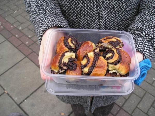 kde jsme si koupily úchvatné "rugelach"/in which we could not resist the heavenly "rugelakh"