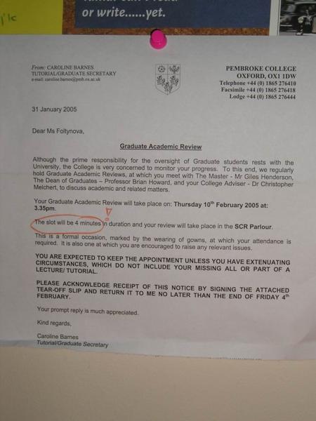 Jeden z mnoha Oxfordkých paradoxů - musíte se vyšňořit jak trouba, táhnout se půl světa a nakonec si během 4 minut jen potřesete rukou s rektorem a řeknete "děkuji za optání, mám se dobře."/One of the many oddities of Oxford)