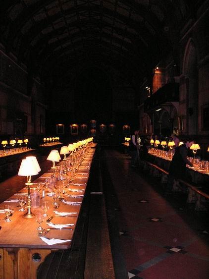 A dnes večer nás náš kamarád Daniel pozval na večeři do Keble College/Our friend Daniel set us free from the bonds of irrgular nifal and hifil and took us for a dinner at Kable college tonight.