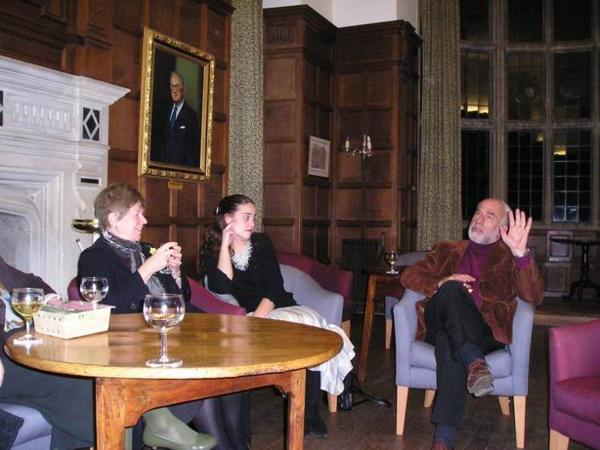 Peter (náš pan největší velitel) se svou ženou a Annabel uprostřed./Peter Oppenheimer with his wife and Annabel in the middle.