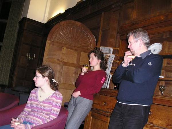 Piet (náš knihovní velitel a zároveň vedoucí mé diplomky) s Olou a Lenou./Piet, Lena and Ola.