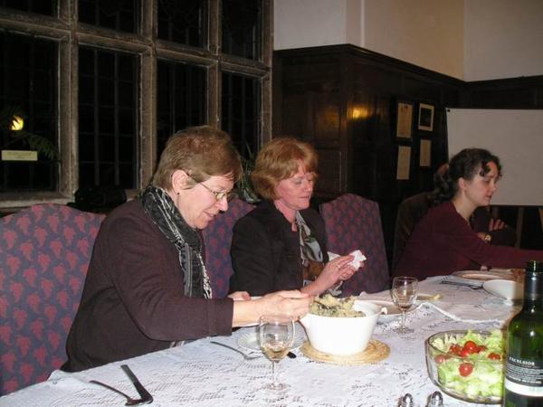 Catherine, Martine (naše odvolání v okamžicích nouze) a Lena/Catherine, Martine (our British counterpart of Rose-Marie) and Lena.