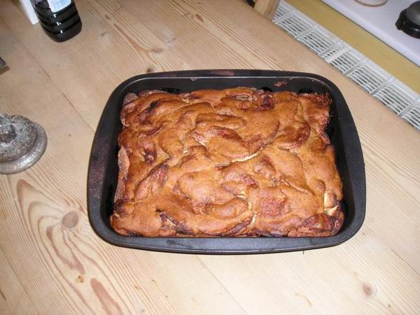 Roy se o mě staral...jako o vlastní. Tohle je jeho šábesová jablečná buchta-pochoutka nad pochoutky/Roy's shabbes apple cake-sababa (foto Roy)