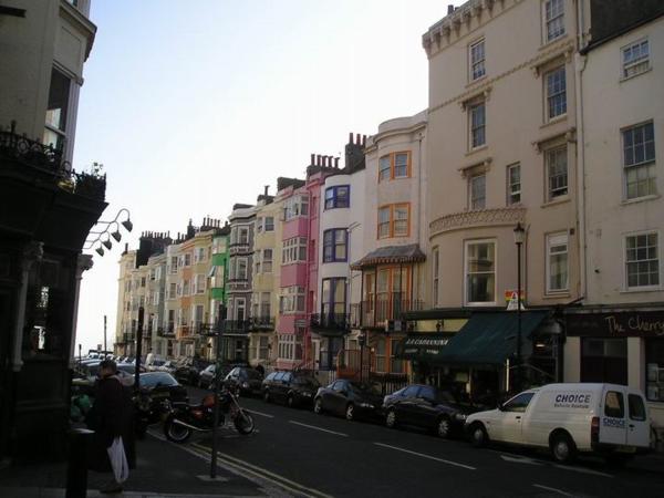 Je plné barevných domů/full of colourful houses