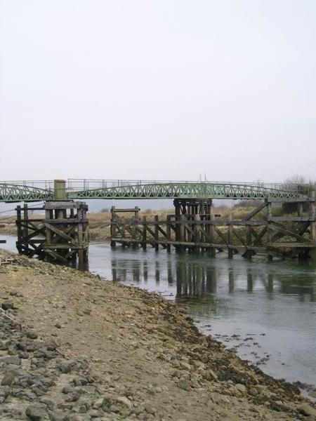 Nedaleká řeka Ouse, ve které se Virginia v roce 1941 utopila./Virginia drowned herself in the nearby river Ouse in 1941.