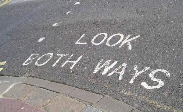 "Rozhlédněte se na obě strany" - Tohle musel psát někdo, kdo mě znal.../Finally a sensible one...