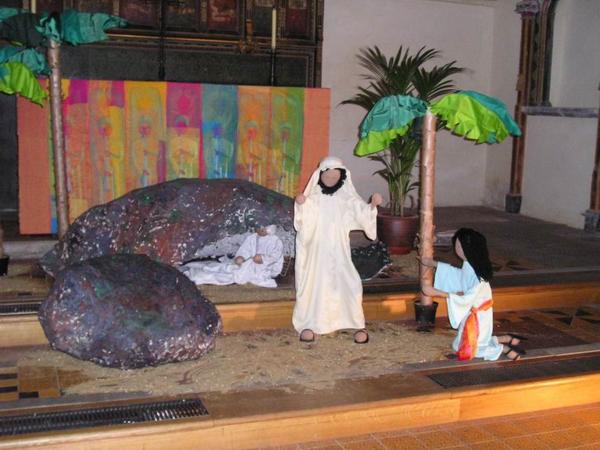 Svérázné vyobrazení vzkříšení v jednom z kostelů/Peculiar depiction of resurrection