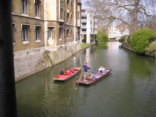 Neodmyslitelné pramice s bidly/Punting - very Oxbridge:-)