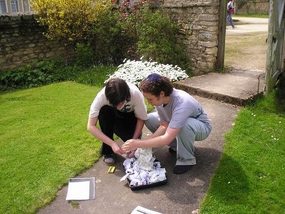 Pálíme chamec/Chametz burning