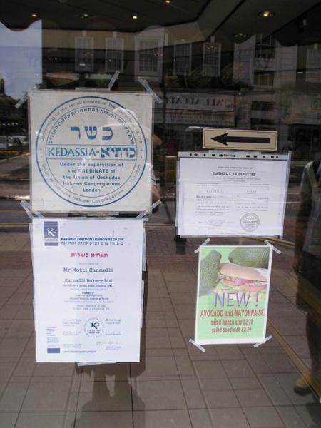 Kolik hechšerů může člověk mít?/How many hechshers can you possibly have?