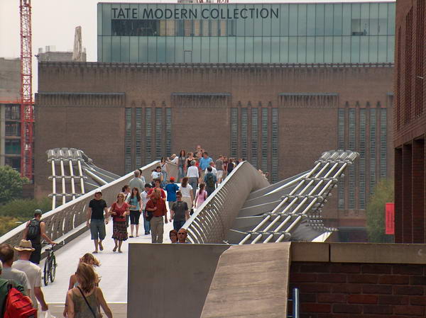 Crossing bridge over Thames to Tate Museum