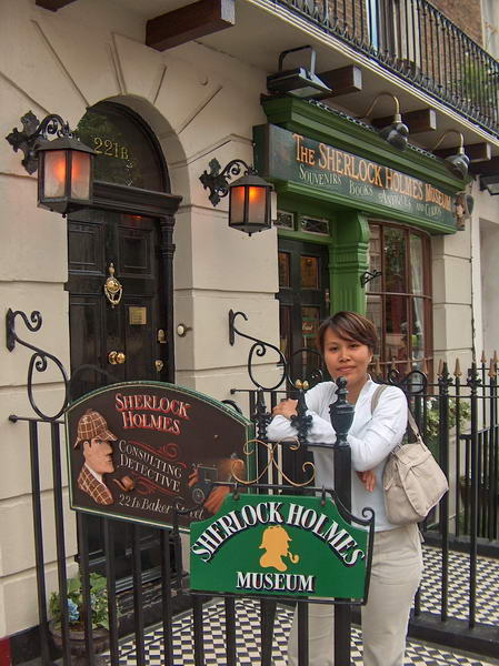 The Sherlock Holmes Museum. Too late, it was laready closed:-(