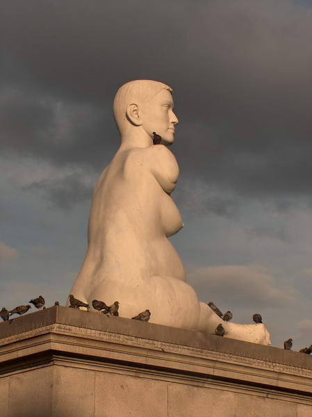 Ahem... Interesting... Statue at Trafalgar Sq.