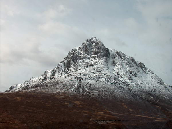 Ben Nevis, 1344m, is the highest peak of Scotland. This is not it:-) But it's close. Ben Nevis was in clouds.
