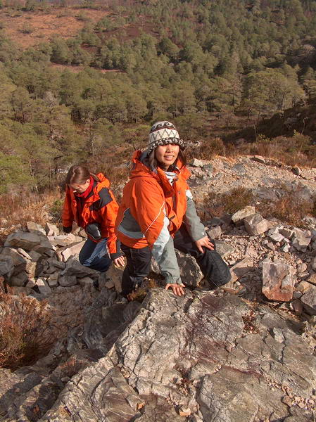 Sorry this one only works in czech: "A vidím že oba soupeře bude težké rozeznat, protože oba mají oranžové kabátce":-))