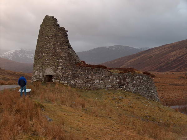 The only building along the way - Dun Dornaigil Broch - hasn't really been taken care of since it was built (2000 years ago)