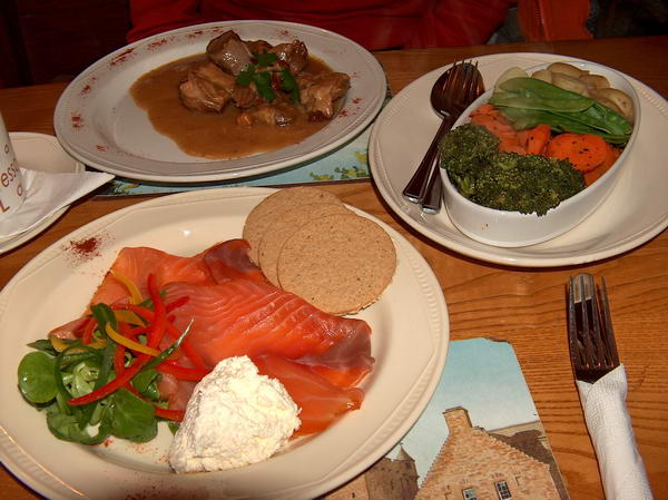 Meanwhile in a restaurant in the valley I+O are enjoying life in a slightly different way;-)