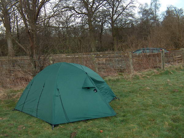 Camping on some sheep pasture between Stirling and Edinburgh - let's get out early