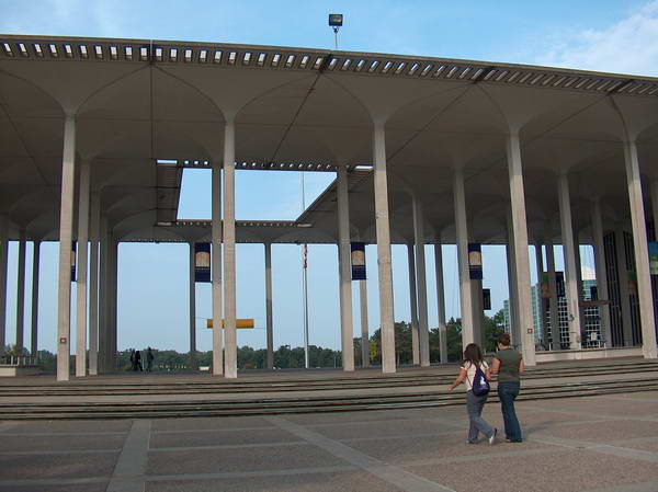 Vstupní sloupořadí (betonové)